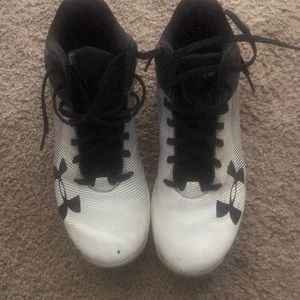 BOYS UNDER ARMOUR BASEBALL CLEATS, youth 3